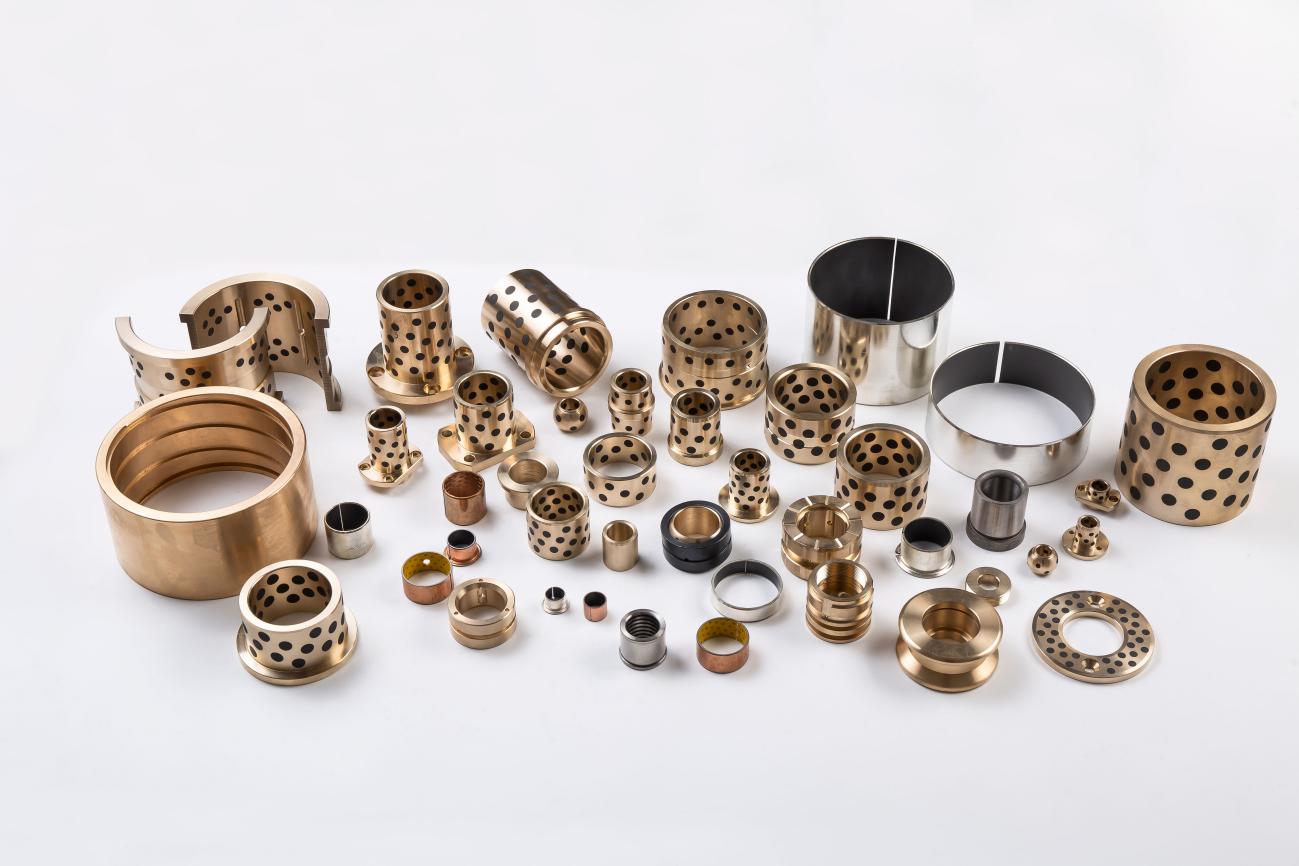 Quid est environmental commoda usura auto-lubricating bushings super conventional bushings cum externa lubrication systems?